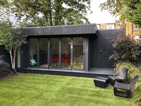 Garden Shelter, Garden Room Ideas, Narrow Garden, Garden Cabins, External Cladding, Backyard Studio, Corner Garden, Backyard Shed, Building Systems