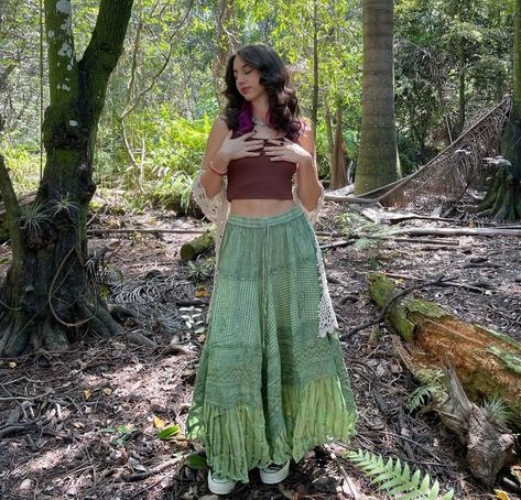 Hippie Skirt Outfit, Green Maxi Skirt Outfit, Long Flowy Skirt Outfit, The Little Bazaar, Flowy Skirt Outfit, Green Skirt Outfits, Long Hippie Skirts, Long Green Skirt, Looks Hippie