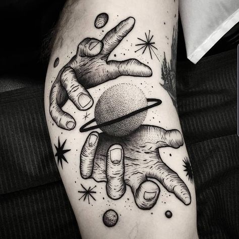 Planet Tattoo, Tattoo Trend, Geniale Tattoos, Space Tattoo, Piercing Studio, Grey Tattoo, Skull Tattoos, Blackwork Tattoo, Creative Tattoos