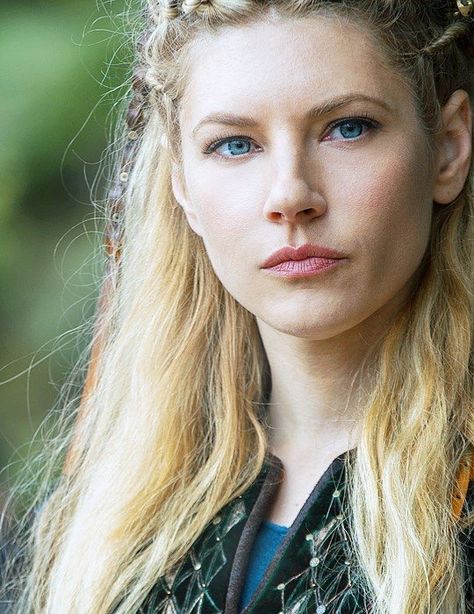 Lagertha Katheryn Winnick Vikings, Lagertha Lothbrok, Lagertha Hair, Vikings Lagertha, Viking Warrior Woman, History Channel Vikings, Viking Aesthetic, Vikings Tv Show, Vikings Ragnar