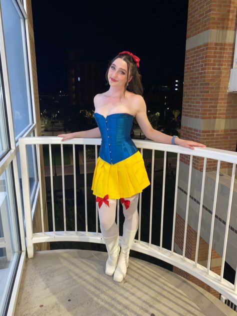 Snow White Halloween, White Halloween Costume, Snow White Halloween Costume, Dark Beauty Fashion, Crazy Dresses, Snow White Costume, White Costume, Pretty Halloween Costumes, White Halloween