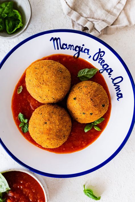 Best Sicilian Arancini Recipe (Italian Rice Balls) - CucinaByElena Arancini Balls Recipes, Rice Balls Italian, Arancini Recipe Italian, Italian Rice Balls Recipe, Italian Rice Balls, Arancini Recipe, Entertaining Appetizers, Italian Rice, Italian Gourmet