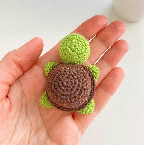 Amigurumi Turtle Crochet Free Pattern Turtle Crochet Pattern, Crochet Turtle Pattern, Turtle Crochet, Mini Turtles, Amigurumi Doll Pattern, Tiny Turtle, Crochet Turtle, Turtle Pattern, Animal Patterns