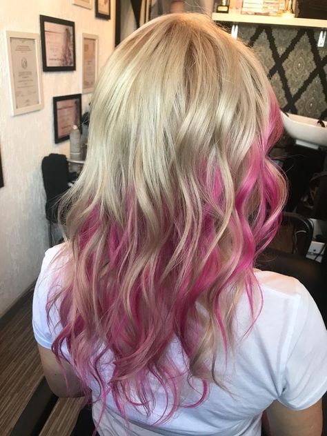 🎀 Pink Highlights Short Hair, Blonde Highlights On Dark Hair Short, Hair Pink Highlights, Pink And Blonde Hair, Hair Dye Videos, Blonde Hair With Pink Highlights, Space Hair, Pink Blonde, Blonde Highlights On Dark Hair