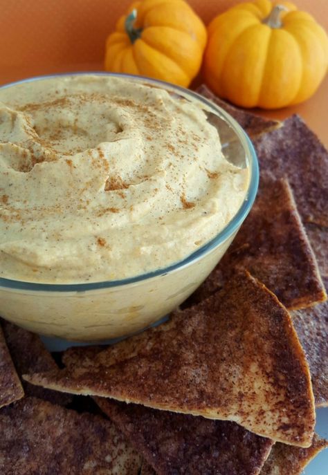 Pie Crust Chips, Cinnamon Chip Recipes, Pumpkin Pie Dip, Pie Dip, Pumpkin Whoopie Pies, Pumpkin Dip, Fall Appetizers, Homemade Pumpkin Pie, Cinnamon Chips