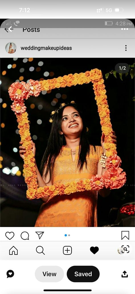 Mendi Decoration Ideas, Mehandi Function Ideas, Haldi Diy Decoration At Home, Mehandi Ceremony Decoration, Haldi Selfie Booth, Mehendi Decoration Ideas At Home, Shadi Decoration At Home, Haldi Decoration Ideas At Home For Bride, Props For Haldi Ceremony