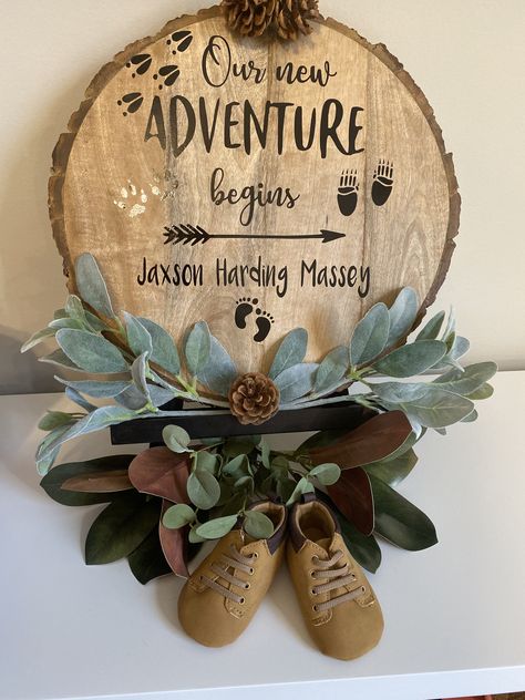 Forest Shower Theme, Easy Centre Pieces, Woodland Gift Ideas, Forestry Baby Shower Theme, Woodland Baby Announcement, Boy Baby Shower Woodland Theme, Woodland Boy Baby Shower Ideas, Wood Baby Shower Theme, Woodland Theme Table Decor