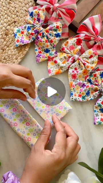 Diy Hair Scrunchies With Bow, How To Make Ribbon Hair Bows, Handmade Hair Bows Tutorial, Bow From Fabric, Diy Bows For Hair, How To Make Bows For Hair, How To Make Hair Bows, Fabric Bows Diy, Hair Bow Ideas