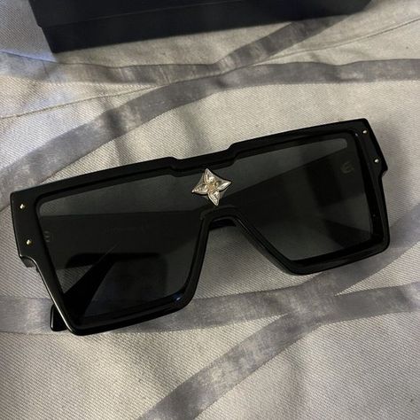 LOUIS VUITTON CYCLONE SUNGLASSES BLACK GOLD CRYSTAL Z1578W NEW AUTHENTIC Louis Vuitton Glasses, Black Louis Vuitton, Sun Glass, Louis Vuitton Accessories, Gold Crystal, On Vacation, Louis Vuitton, Like New, Packaging