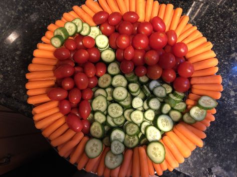 Dinosaur Vegetable Tray, Dino Veggie Tray, Dinosaur Veggie Tray, Party Food Dinosaur, Veggie Tray Ideas, Food Birthday Party, Party Food Birthday, Dinosaur Birthday Party Food, Dinosaur Party Food