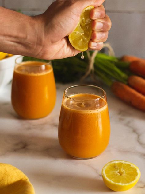 Anti-inflammatory juice for joint pain | Our Plant-Based World Inflammation Juice, Post Workout Smoothie Recipes, Healthy Lemonade, Joints Pain Remedy, Post Workout Smoothie, Inflammation Diet, Detox Juice Recipes, Smoothie Bowl Recipe, Carrot Juice