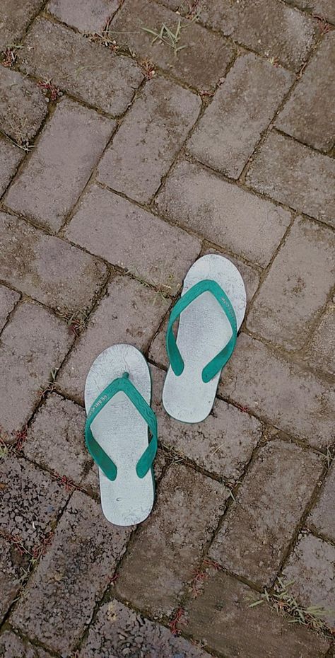 Sandal Jepit Aesthetic, Dp Whatsapp, Self Reminder, Bowling, Womens Flip Flop, Mens Flip Flop, Sandals, Anime, White