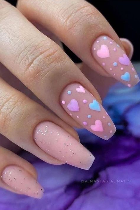 This girl shares the cutest heart nails! Her ideas makes it so HARD to buy just one! Nail Design Glitter, Red Valentine, February Nails, Nail Designs Valentines, Easter Nails, Pink Nail, Heart Nails, Pretty Acrylic Nails, Short Acrylic Nails