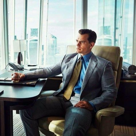 Henry Cavill For Squaremile Magazine In da office Siting on chair Gideon Cross, Napoleon Solo, Love Henry, Henry Williams, King Henry, Mission Impossible, Clark Kent, Business Outfit, Man Of Steel