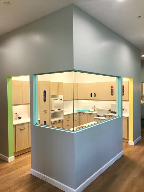 Medical Laboratory Design Interior, Veterinary Lobby, Veterinary Clinic Design, Dental Design Interior, Ben Oliver, Pediatric Dental Office, Dental Clinic Design, Dentist Office Design, Medical Office Decor