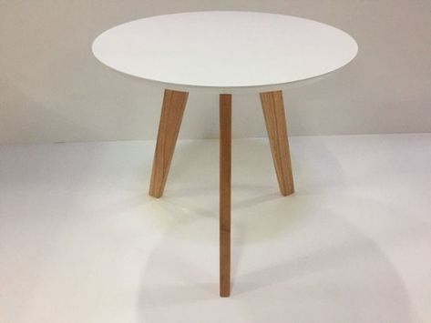 Compralo en Mercado Libre a $ 2.100,00 - Comprá en 12 cuotas. Encontrá más productos de Hogar, Muebles y Jardín, Sala de Estar y Comedor, Living, Mesas Ratonas, Redondas, Madera. Dining Table Chairs, Table And Chairs, Table Furniture, Woodworking Projects, Side Table, Woodworking, Dining Table, Coffee Table, Furniture