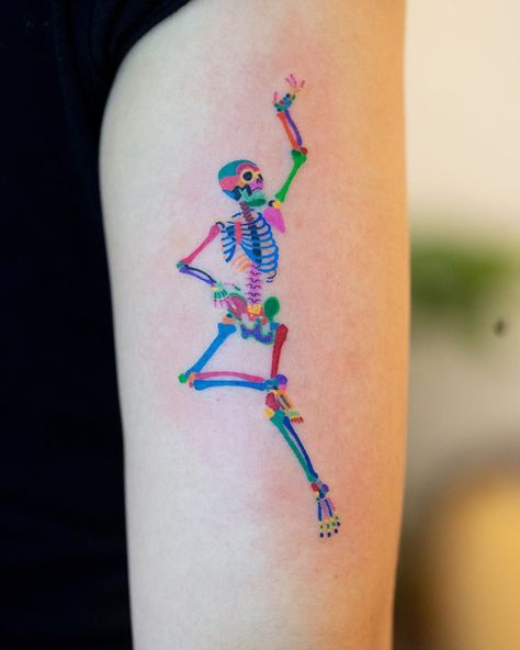 #ziheetattoo #dancingskeleton 💀💀💀🕺🏻💃🏻 Orca Tattoo, Diy Tattoo Permanent, Skeleton Tattoo, Skeleton Tattoos, Tattoos Geometric, Initial Tattoo, Aesthetic Tattoo, Dream Tattoos, Skin Art