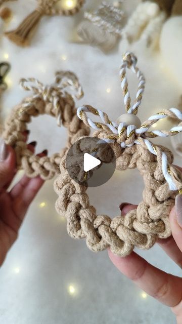 Macrame Christmas Crafts Diy, Useful Macrame Ideas, Macrame Christmas Decorations Tutorial, Macrame Christmas Gifts, Macrame Ornaments, Macrame Garland, Handmade Christmas Crafts, Mini Wreaths, Rope Crafts