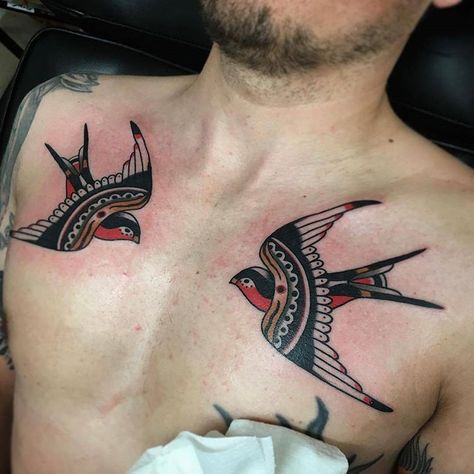 Swallow Tattoo Men Traditional, Nautical Tattoos, Swallow Tattoo Design, Traditional Heart Tattoos, Simple Bird Tattoo, Wolf Tattoos Men, Best Tattoo Ever, Traditional Tattoo Inspiration, Swallow Tattoo