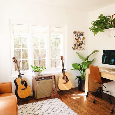 Music Room Office, Music Room Design, Home Studio Ideas, Home Music Rooms, Music Corner, Guitar Room, Music Studio Room, Music Room Decor, Home Studio Music