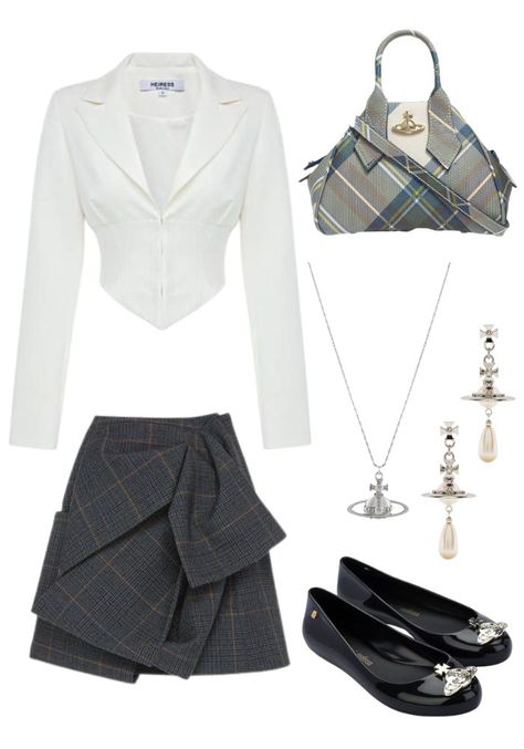 Viven Westwood Outfit, Vivienne Westwood Outfits Aesthetic, Vivienne Westwood Top Outfit, Vivienne Westwood Outfit Inspiration, Vivienne Westwood Outfit Casual, Vivian Westwood Outfit Inspiration, Vivienne Westwood Outfit Aesthetic, Vivienne Westwood Clothes Aesthetic, Vivienne Westwood Style Outfit