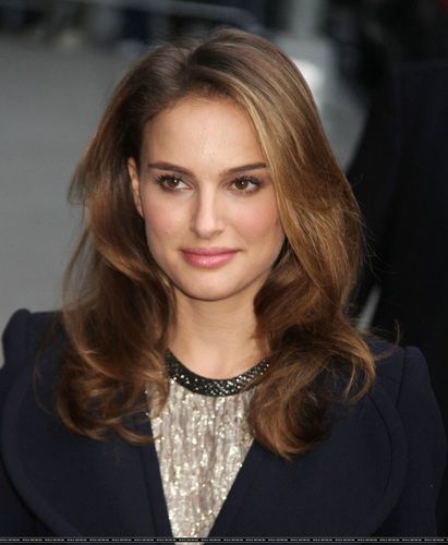 natalie portman photoshoot:) - Natalie Portman Photo (19639321) - Fanpop Stylish People, Hair Colours, Natalie Portman, Warm Brown, Loose Waves, Latest Hairstyles, Beauty Inspiration, Black Jacket, Tattoo Drawings