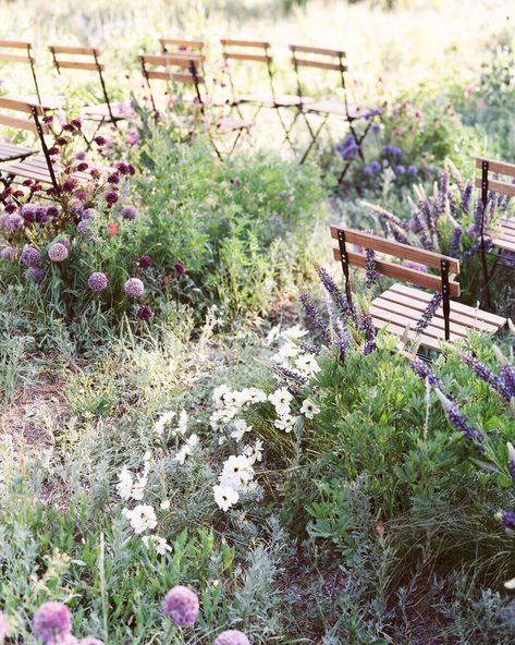 purple and white flowers with greenery wooden chairs Floral Design Diy, Secret Garden Parties, Field Wedding, Garden Venue, Garden Spring, Organic Wedding, Garden Party Wedding, Magical Garden, Ceremony Flowers