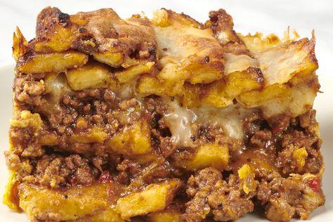 Sweet plantain + cheese = perfection Pastelon Recipe, Sweet Breakfast Casserole, Ripe Plantain, Plantains Fried, Puerto Rican Recipes, Cuban Recipes, Food History, Pancakes And Waffles, Main Courses