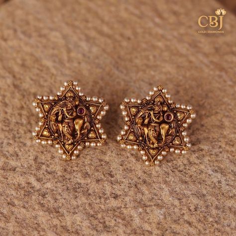 Antique Gold Stud Earrings, Cbj Gold Jewellery, Gold Studs Earrings Indian Antiques, Nakshi Studs, Ear Studs Indian Gold, Gold Studs Earrings Indian, Antique Earrings Studs, Gold Antique Earrings, Big Earrings Gold