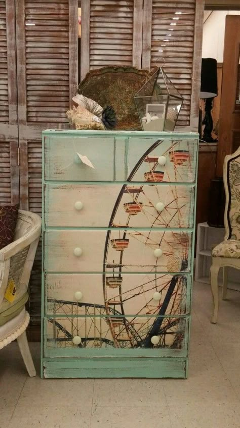 Love this! Dresser painted with half a ferris wheel. Sweet! Koti Diy, Decoupage Furniture, Furniture Rehab, Bohol, Refurbished Furniture, Décor Diy, Furniture Restoration, Paint Furniture, Flipping Furniture