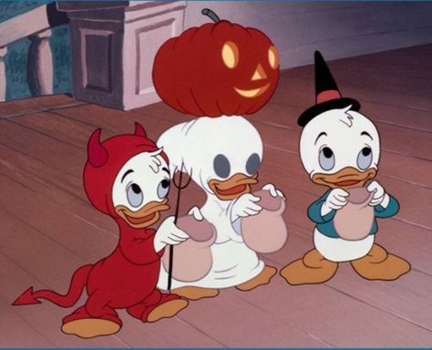 Fall Cartoon Characters, Trio Disney Characters, Halloween Wallpaper Trick Or Treat, Halloween Cartoon Aesthetic, Halloween Matching Pfp 3 People, Donald Duck Nephews, Halloween Cartoon Characters, Halloween Profile Pics, Spooky Cartoon