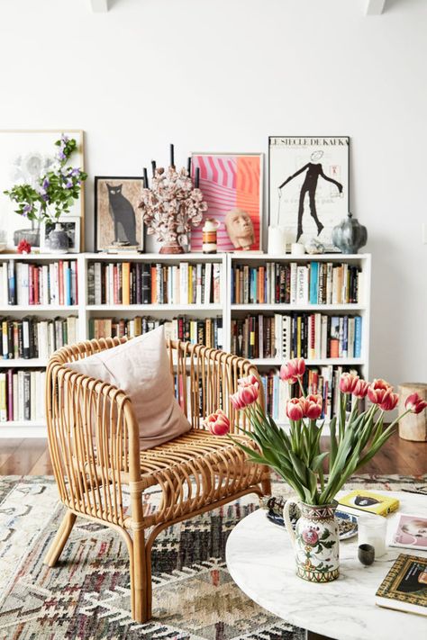 Lots Of Books, Decor Ikea, Deco Boheme, Los Angeles Homes, Home Design Decor, Home Library, A Living Room, Book Shelf, Eclectic Decor