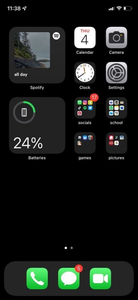 Homescreen Basic Layout, Ios 16 Home Screen Ideas Minimalist, Organize Phone Apps Iphone, Minimalistic Phone Layout, Minimalist Phone Layout, Iphone Layout Homescreen Ideas Aesthetic, Iphone Organization Screens, Homescreen Organization Iphone, Organize Apps On Iphone