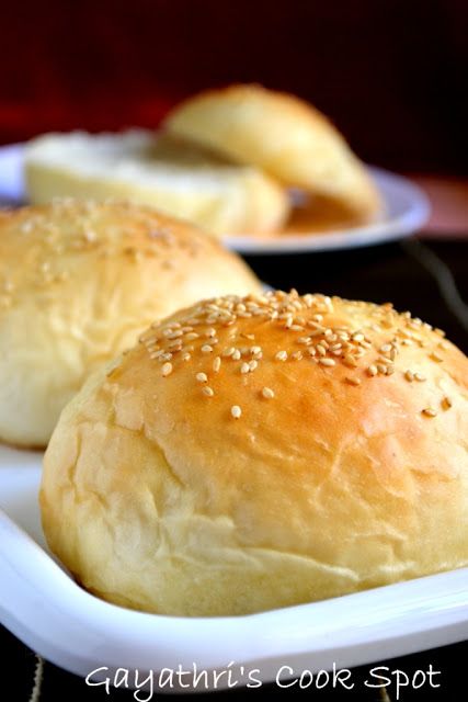 No Bun Burger, Eggless Burger Buns Recipe, Burger Bun Recipe Vegan, Eggless Hot Cross Buns, Wheat Burger Bun Recipe, Burger Bun Recipe, Bread Snacks Recipe, Yeast Baking, Burger Buns Recipe