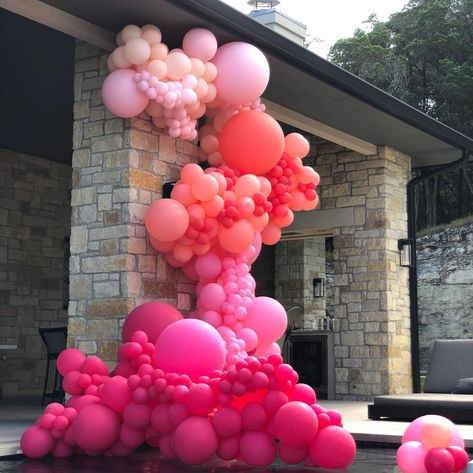 Pink Ombre Balloon Garland, Pool Balloon Decorations, Shades Of Pink Balloon Garland, Ombre Balloon Arch, Ombre Balloon Garland, Outdoor Balloon Garland, Hot Pink Balloon Garland, Confetti Decor, Balloon Inspiration