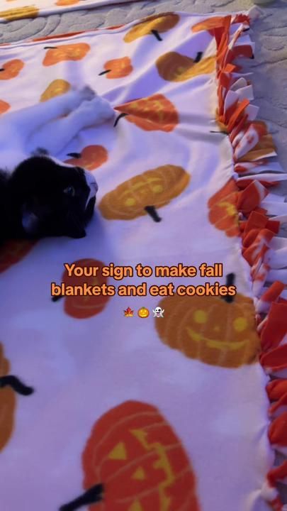 Halloween Fleece Blanket Diy, Making Halloween Blankets, Fall Blanket Making, Tie Blankets Fleece Fall, Diy Fall Blankets, Halloween Tie Blankets, Halloween Blanket Diy, Diy Halloween Blanket, Tie Blankets Fleece Ideas