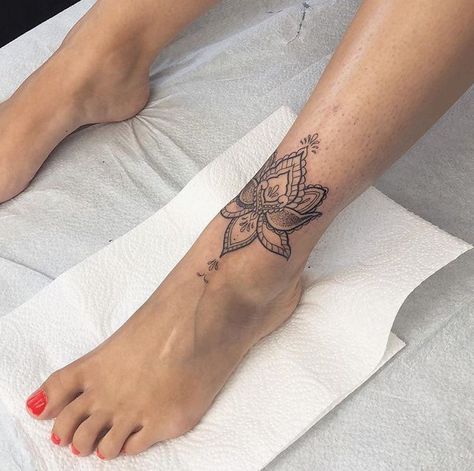 Mandala Ankle Tattoo, Ankle Tattoo Mandala, Ankle Tattoos For Women Mandala, Mandala Foot Tattoo, Back Of Ankle Tattoo, Mandala Tattoos For Women, Small Mandala Tattoo, Cute Foot Tattoos, Ankle Tattoo Designs