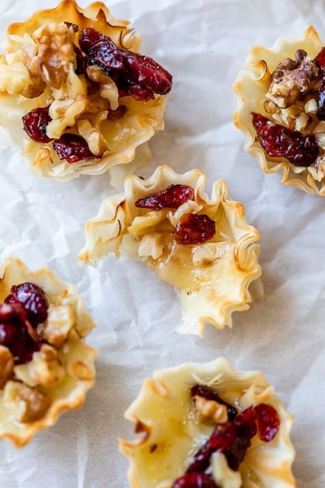 Baked brie in mini phyllo cups topped with craisins, walnuts and honey. Delicious bite-sized appetizers, perfect for the Holidays! #appetizers #healthyappetizers #easyrecipes Baked Brie Phyllo Cups, Recipes With Phyllo Cups, Baked Brie In Phyllo Pastry, Baked Brie Cups, Brie Phyllo Appetizer, Brie Phyllo Cups, Phyllo Cup Appetizers, Brie Phyllo, Xmas Foods