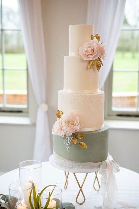 Green Blush Wedding, Blush Wedding Cake, Wedding Cake With Gold, Wedding Cake Setting, Cake With Gold, Blush Wedding Cakes, Perfect Wedding Cake, London Cake, Fondant Wedding Cakes