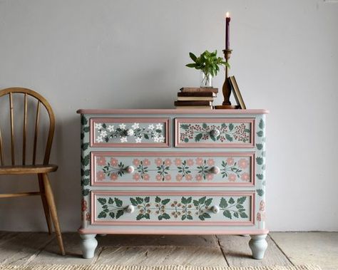 Bristol Clifton, Hand Painted Dressers, Living Room Tv Cabinet, Sustainable Decor, Painted Drawers, Green Bedroom, Diy Furniture Renovation, Painted Dresser, Furniture Renovation