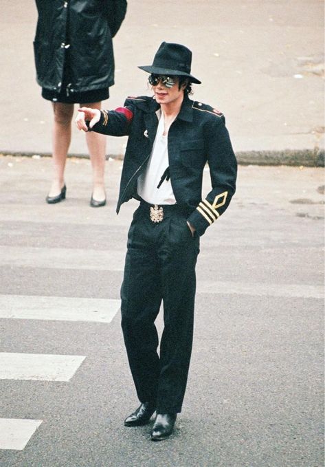 Michael Jackson Loud Outfits, Michael Jackson Outfits, Hee Man, Michael Jackson Wallpaper, Apple Head, Photos Of Michael Jackson, Michael Jackson Smile, Joseph Jackson, King Of Pop