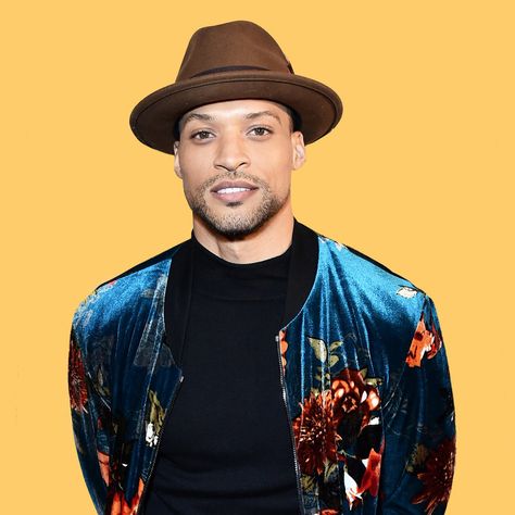 Five Things To Know About 'She's Gotta Have It' Actor Cleo Anthony | Anthony plays the hilariously narcissistic photographer Greer Childs.Anthony plays the hilariously narcissistic photographer Greer Childs. Cleo Anthony, She's Gotta Have It, Dave East, Black Celebrities, It's Raining, Things To Know, Celebrity Crush, Eye Candy, Essence