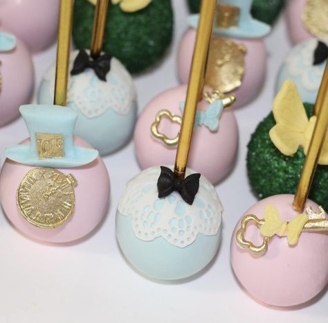 Onederland Cake Pops, Onederland Cupcakes, Alice In Wonderland Oreos, Alice In Wonderland Cakepops, Alice In Wonderland Cake Pops, Alice In Wonderland Treats, Sweet Sixteen Party Themes, Bridal Brunch Food, Deserts Cupcakes