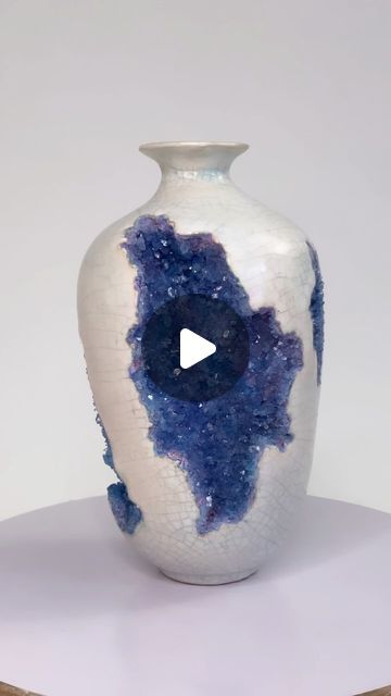 Stéphane Parain on Instagram: "Vase émail blanc craquelé avec crystaux bleus. White glaze ceramic vase with blue crystals.  #ceramics #crystals #clay #pottery #ceramicsart #vase #art" Ceramic Geode, Vase Art, Sun Art, Natural Pool, February 1, Sculpture Clay, White Glaze, Clay Pottery, Crystals Minerals