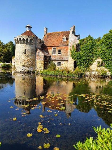 Scotney castle Scotney Castle, Ireland People, Scotland Culture, Backpacking Ireland, Ireland Culture, Ireland Hotels, Ireland Weather, Ireland Beach, Historical Romance Novels