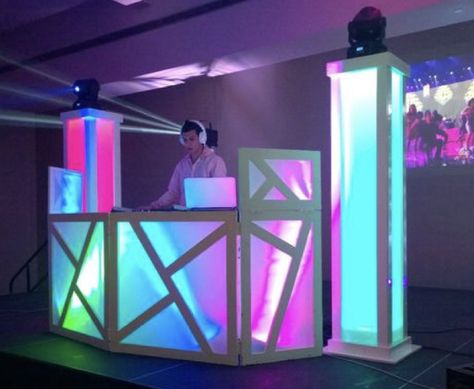 Cool Dj Booth, Dj Booth Ideas, Dj Facade, Dj Ideas, Booth Lighting, Dj Stand, Dj Table, Dj Room, Ticket Booth