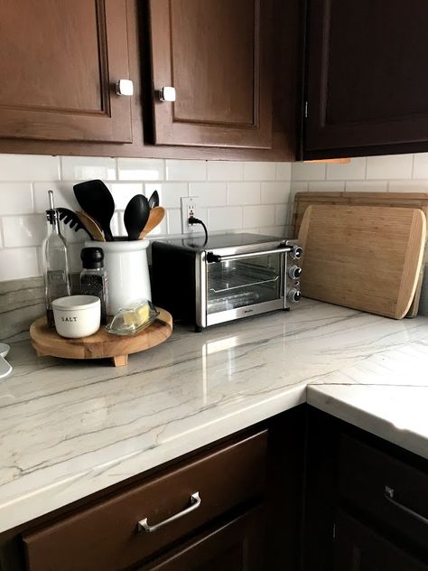 L Shaped Kitchen Counter Decor, Kitchen Counter Astethic, Airfryer On Countertop Decor, How To Arrange Kitchen Counters, Where To Put Toaster On Counter, Decoration Trays Ideas, Organizing Kitchen Countertops Appliances, Air Fryer On Kitchen Counter, How To Organize Kitchen Countertops