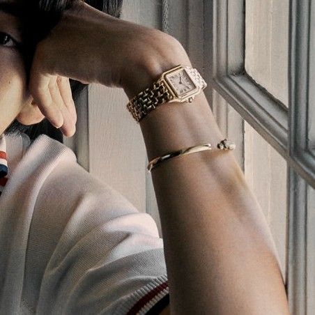 Kim Taehyung Watch, Taehyung Jewelry Aesthetic, Taehyung Watch, Taehyung Accessories, Taehyung Jewelry, Taehyung Bracelet, Details Aesthetic, Money Aesthetic, Cartier Watch