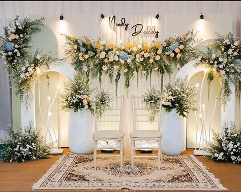 Dekor Lamaran Aesthetic, Dekor Lamaran Simple Elegant, Dekorasi Wedding Simple, Engagement Decorations Backdrop, Simple Engagement Party Decorations, Dekor Engagement, Decor Lamaran, Dekor Akad, Backdrop Lamaran