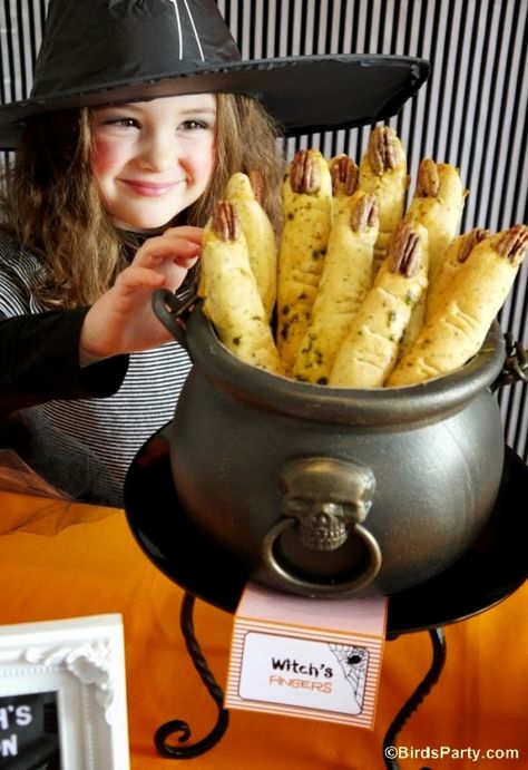 DIY Halloween Chilling Chili Buffet - Witch Fingers Bread Sticks!  #halloween #chili #buffet #bar #party #partyideas #kids Halloween Chili, Halloween Bunco, Chili Party, Easy Halloween Party Food, Planning Party, Gluten Free Puff Pastry, Halloween Food Appetizers, Bread Sticks Recipe, Witches Fingers